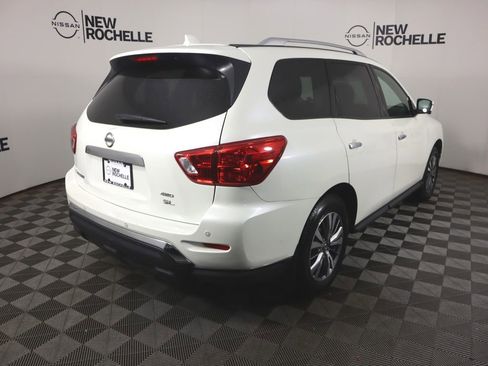 Used 2019 Nissan Pathfinder SL image 4