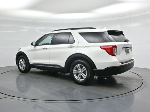 Certified 2022 Ford Explorer XLT image 7