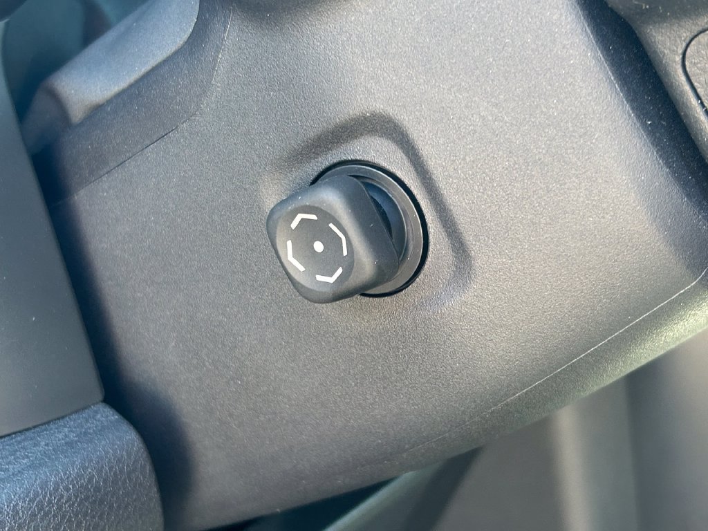 Used 2025 Toyota Sienna Platinum AWD/4WD image 33