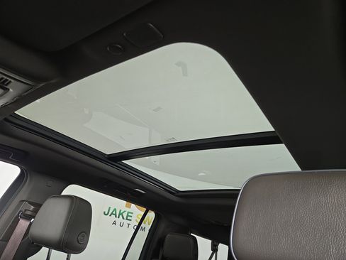 Used 2022 GMC Yukon XL Denali w/ Denali Premium Package image 23