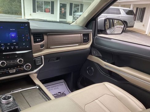 Used 2024 Ford Expedition Max Limited image 10