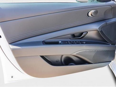 New 2025 Hyundai Elantra SEL image 12