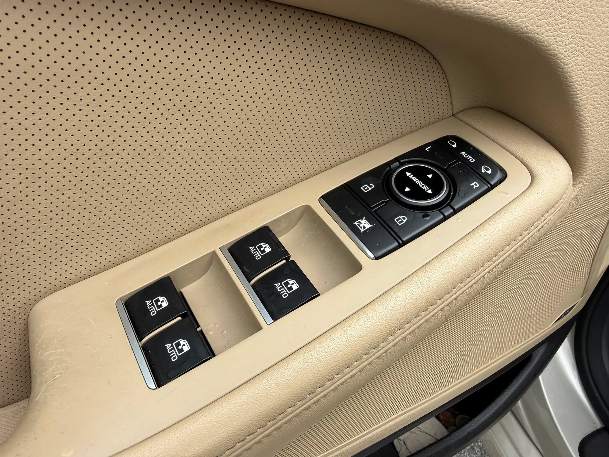 Used 2015 Hyundai Genesis 3.8 w/ Option Group 04 RWD image 15