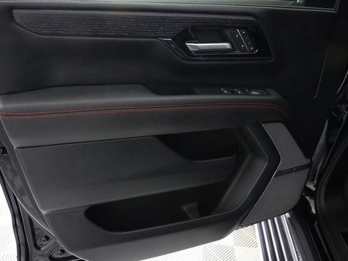 Used 2025 GMC Yukon XL AT4 Ultimate image 17