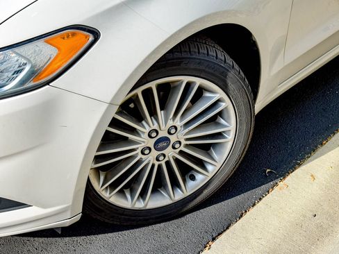Used 2015 Ford Fusion SE w/ Equipment Group 202A FWD image 11