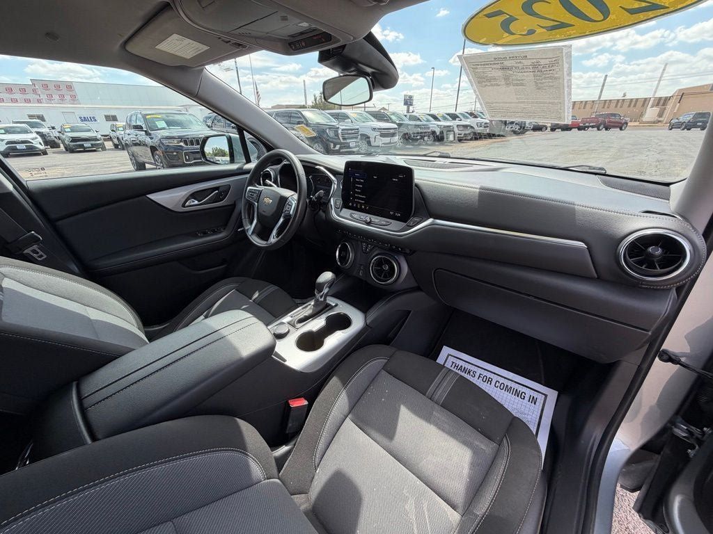 Used 2025 Chevrolet Blazer LT FWD image 17