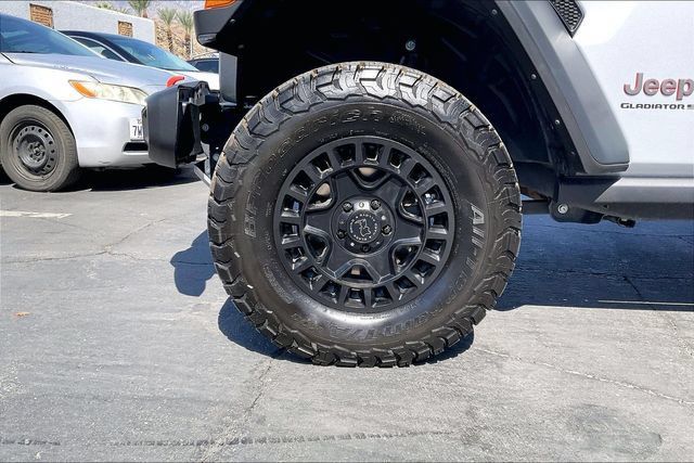 Used 2023 Jeep Gladiator Mojave AWD/4WD image 8