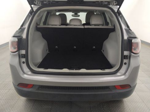Used 2018 Jeep Compass Latitude FWD image 29
