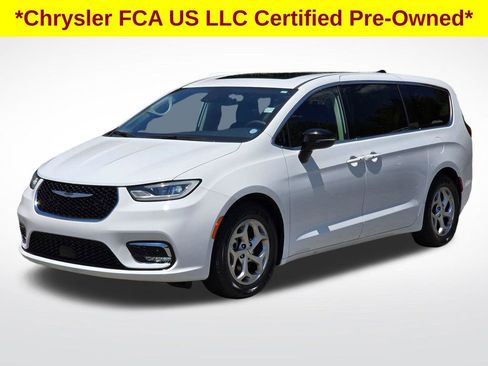 Used 2024 Chrysler Pacifica Limited FWD image 2