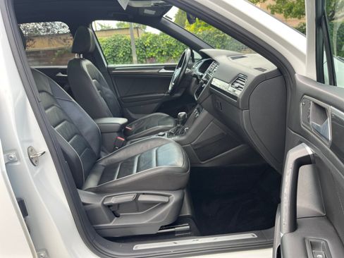 Used 2020 Volkswagen Tiguan SEL Premium R-Line w/ 3rd Row Seat Package AWD/4WD image 16