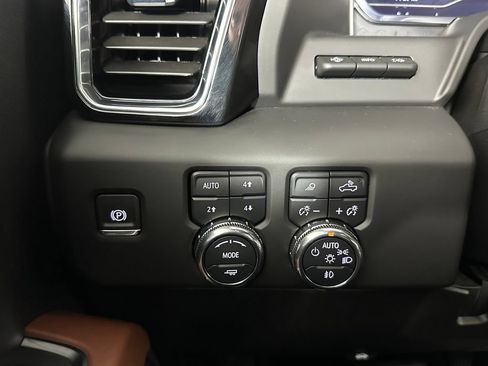 Used 2025 GMC Sierra 2500 Denali Ultimate AWD/4WD image 25