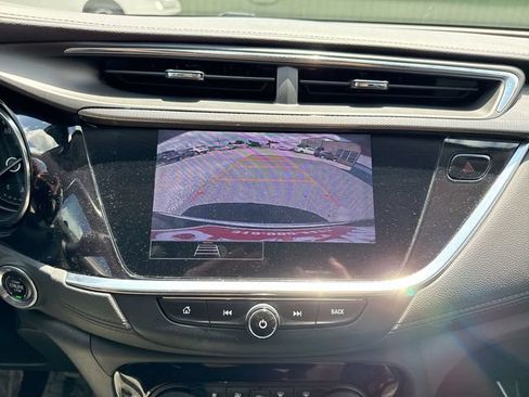 Used 2022 Buick Encore GX Essence w/ Experience Buick Package FWD image 17