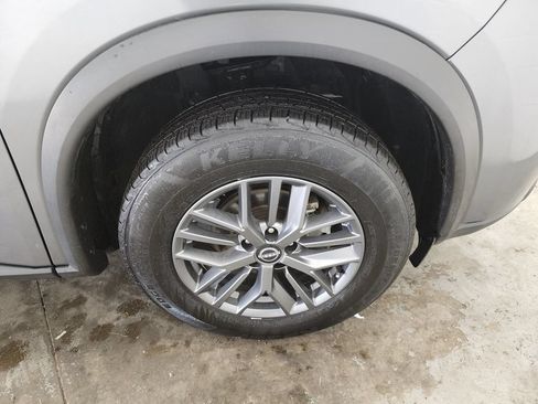 Used 2024 Nissan Rogue S FWD image 37