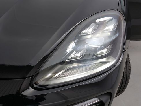 Used 2022 Porsche Cayenne E-Hybrid Coupe image 34