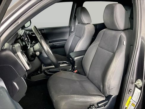 Used 2016 Toyota Tacoma TRD Sport w/ Towing Package RWD image 7