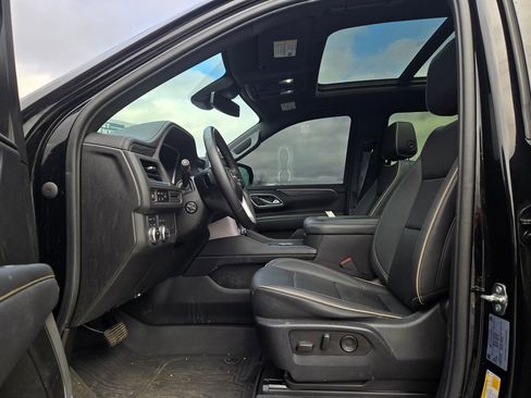 Used 2023 GMC Yukon XL SLT w/ SLT Premium Package image 10