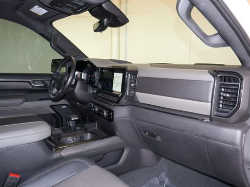 Used 2023 Chevrolet Silverado 1500 ZR2 w/ Technology Package image 39