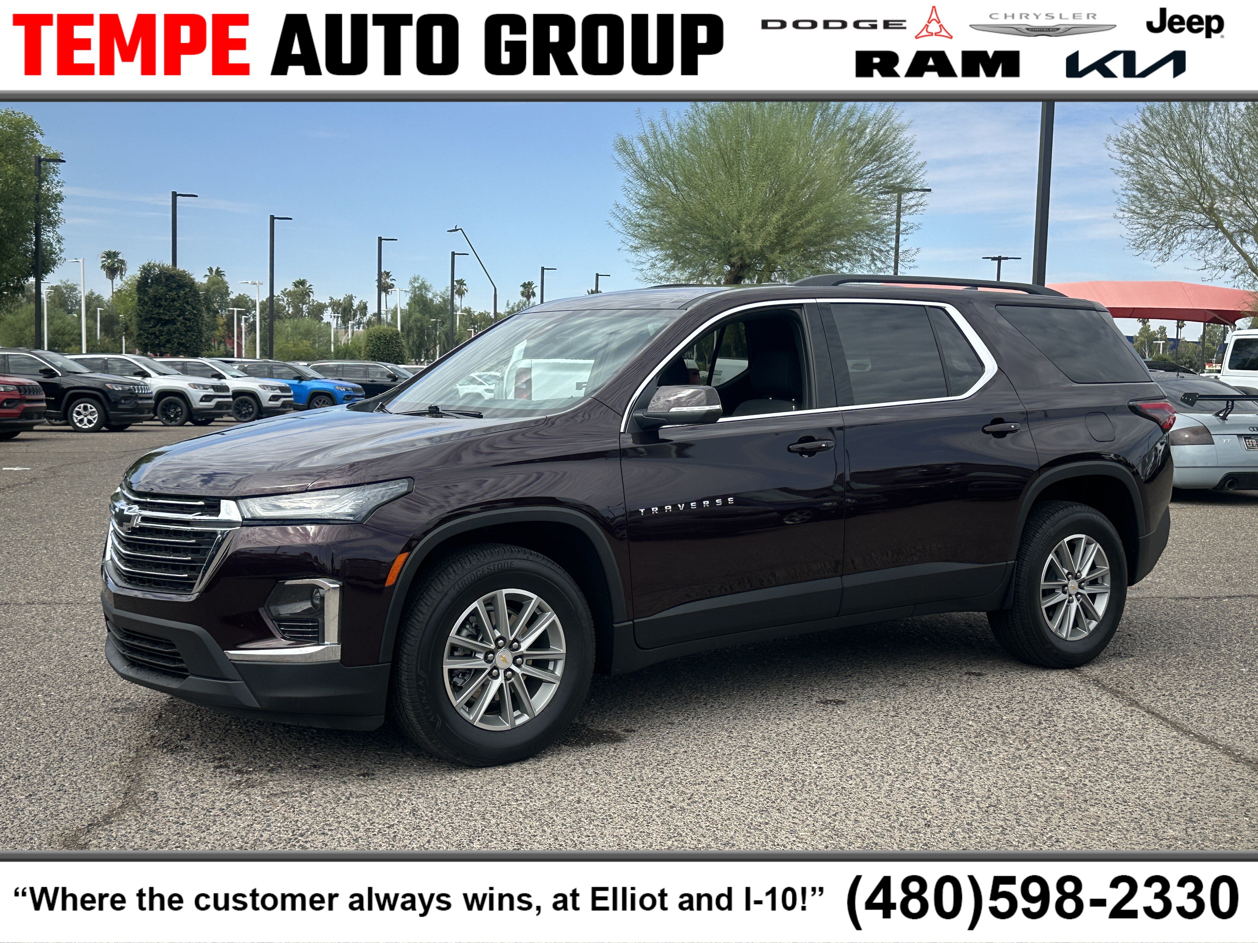 Used 2023 Chevrolet Traverse LT FWD image 1