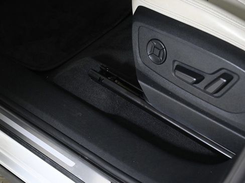 Certified 2024 Audi Q8 e-tron Premium image 19