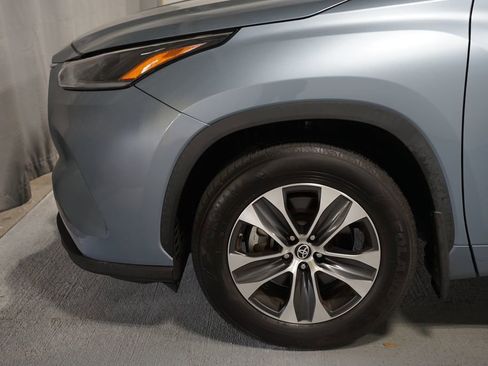 Used 2021 Toyota Highlander XLE image 5
