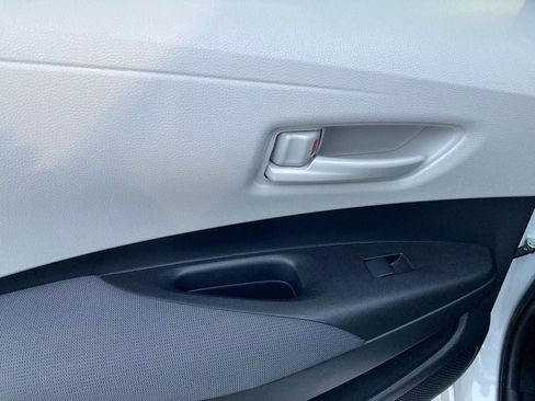 Used 2025 Toyota Corolla LE FWD image 11