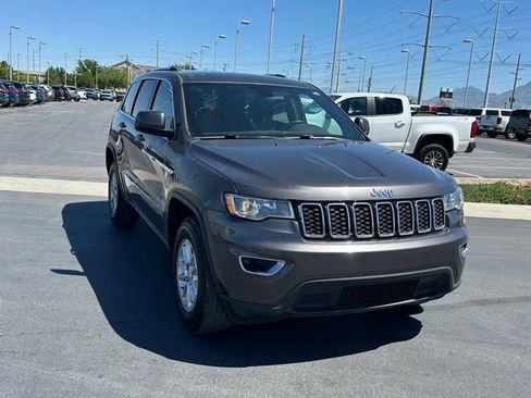 Used 2019 Jeep Grand Cherokee Laredo AWD/4WD image 10