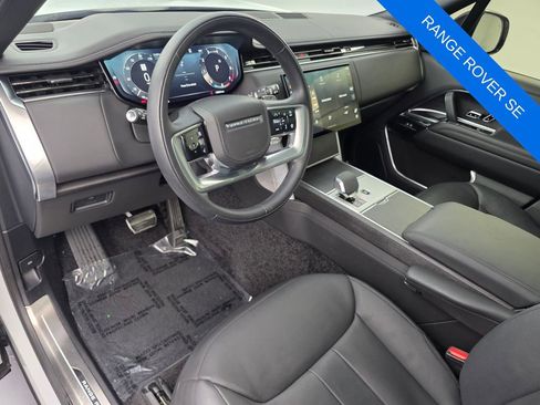 Used 2025 Land Rover Range Rover SE AWD/4WD image 10