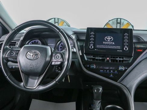 Used 2022 Toyota Camry SE FWD image 17