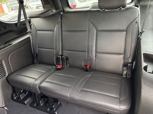 Used 2024 Chevrolet Suburban LT image 23