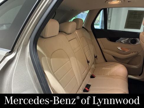 Used 2021 Mercedes-Benz GLC 300 4MATIC image 27