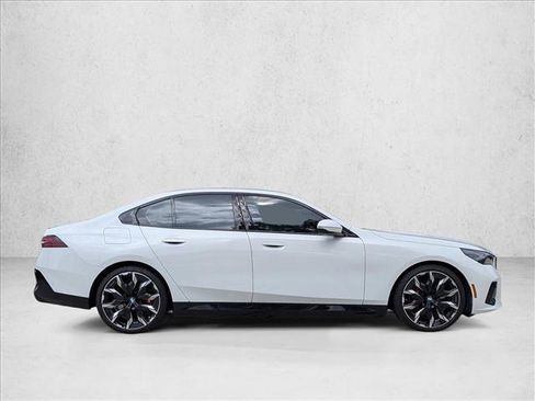 Used 2026 BMW 550e xDrive w/ Executive Package image 4