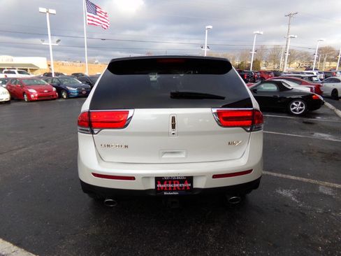Used 2012 Lincoln MKX FWD image 4