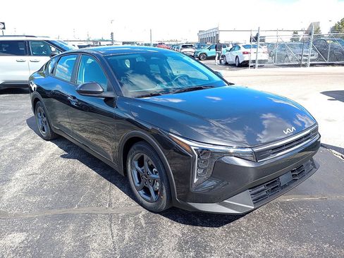 New 2025 Kia K4 LXS image 1