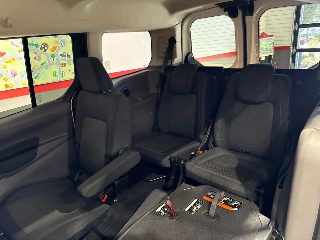Used 2022 Ford Transit Connect XLT FWD image 21