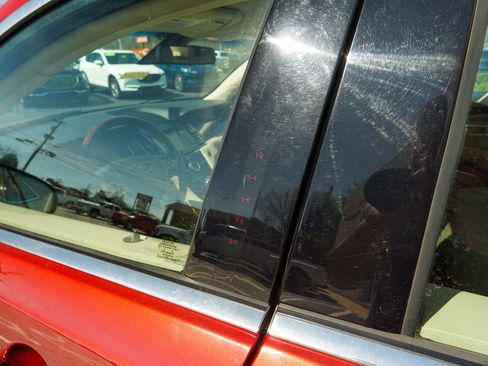 Used 2018 Ford Taurus Limited image 8