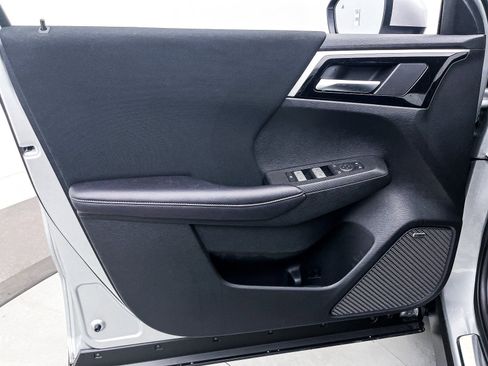 New 2025 Mitsubishi Outlander ES image 9