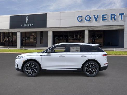 New 2026 Lincoln Corsair Reserve FWD image 3