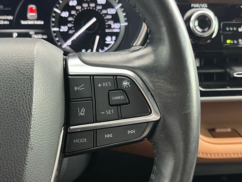 Used 2021 Toyota Highlander Platinum image 32