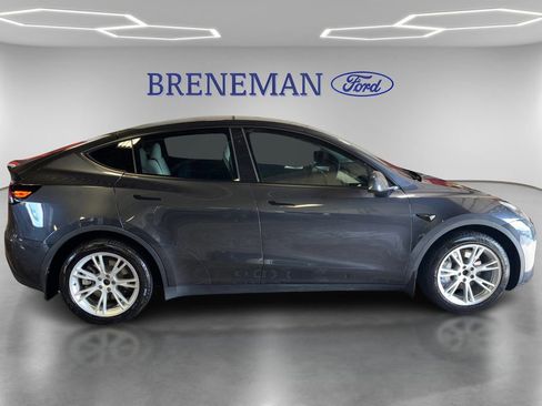 Used 2024 Tesla Model Y Long Range AWD/4WD image 4