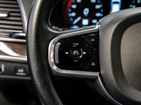 Used 2017 Volvo XC90 T6 Momentum w/ Vision Package image 20