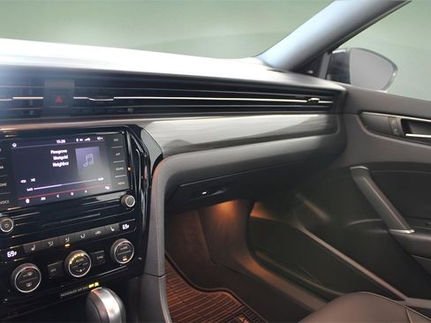 Used 2021 Volkswagen Passat 2.0T R-Line image 25