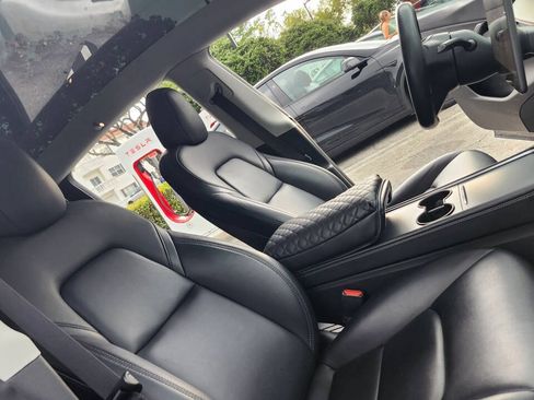 Used 2022 Tesla Model Y Long Range AWD/4WD image 21
