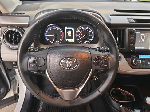 Used 2018 Toyota RAV4 Limited image 13