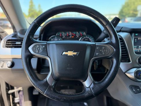 Used 2019 Chevrolet Suburban LT RWD image 25