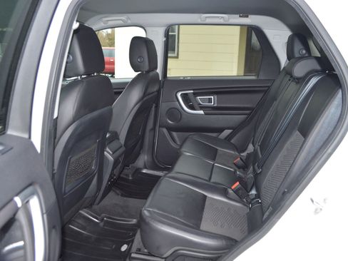 Used 2018 Land Rover Discovery Sport SE image 21