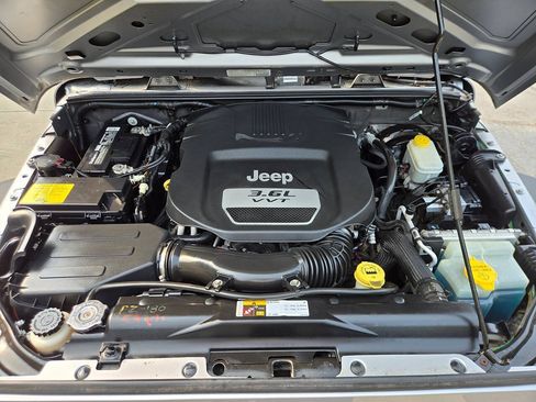 Used 2013 Jeep Wrangler Sport AWD/4WD image 16