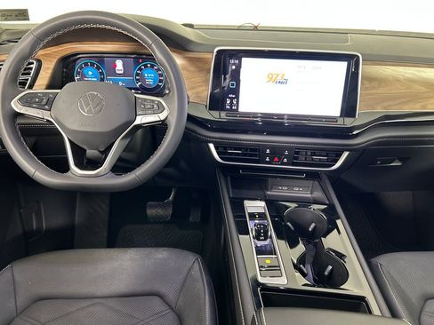 Used 2024 Volkswagen Atlas SE image 19