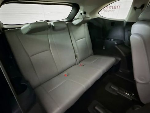 Used 2023 Toyota Highlander XLE AWD/4WD image 28
