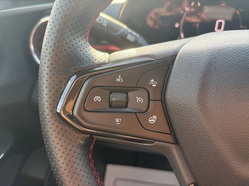 Used 2025 Chevrolet Trax RS image 40