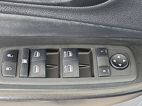 Used 2021 Jeep Cherokee Trailhawk AWD/4WD image 32